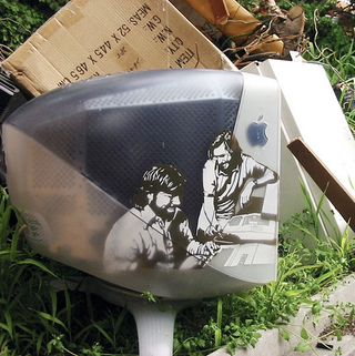 Illustration for article titled Meta: Artist Uses Old Macs as Canvases for Mac Fanboy Paintings